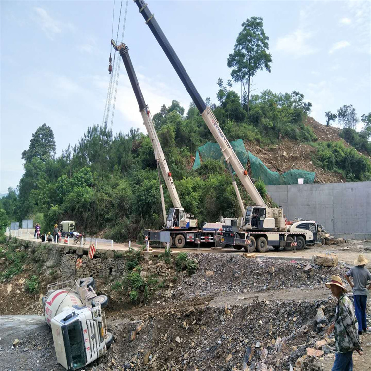 涟水县汽车掉沟里叫吊车救援要多少钱